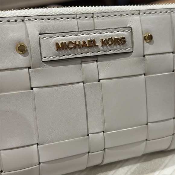 Authentic Michael Kors STUNNING "Vivian" Optic White Basket Weave Wallet, NWOT - Picture 7 of 16